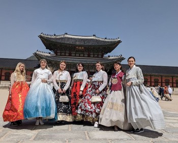 Дворец, мастер-класс по каллиграфии, улица Инсадон и храм Чогеса