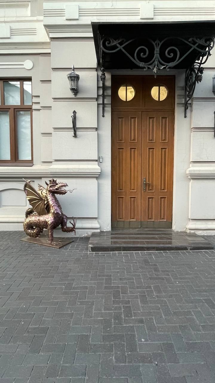 Это уже моя вторая аудиоэкскурсия — первая оставила настолько сильное впечатление, что я сразу купила эту