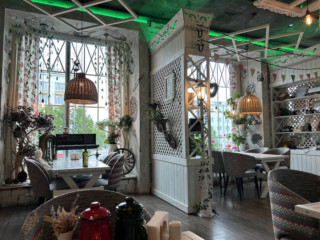 Очень приятная прогулка! Светлана — чудесный гид, рассказывает со знанием дела. Маршрут интересный, а дегустация сета