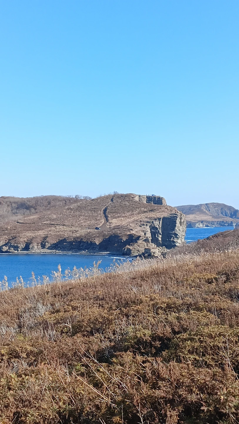 Прекрасное путешествие, одно из ярчайших впечатлений за последние годы. Остров Русский, мыс Тобизина, скала Бритва, шикарные