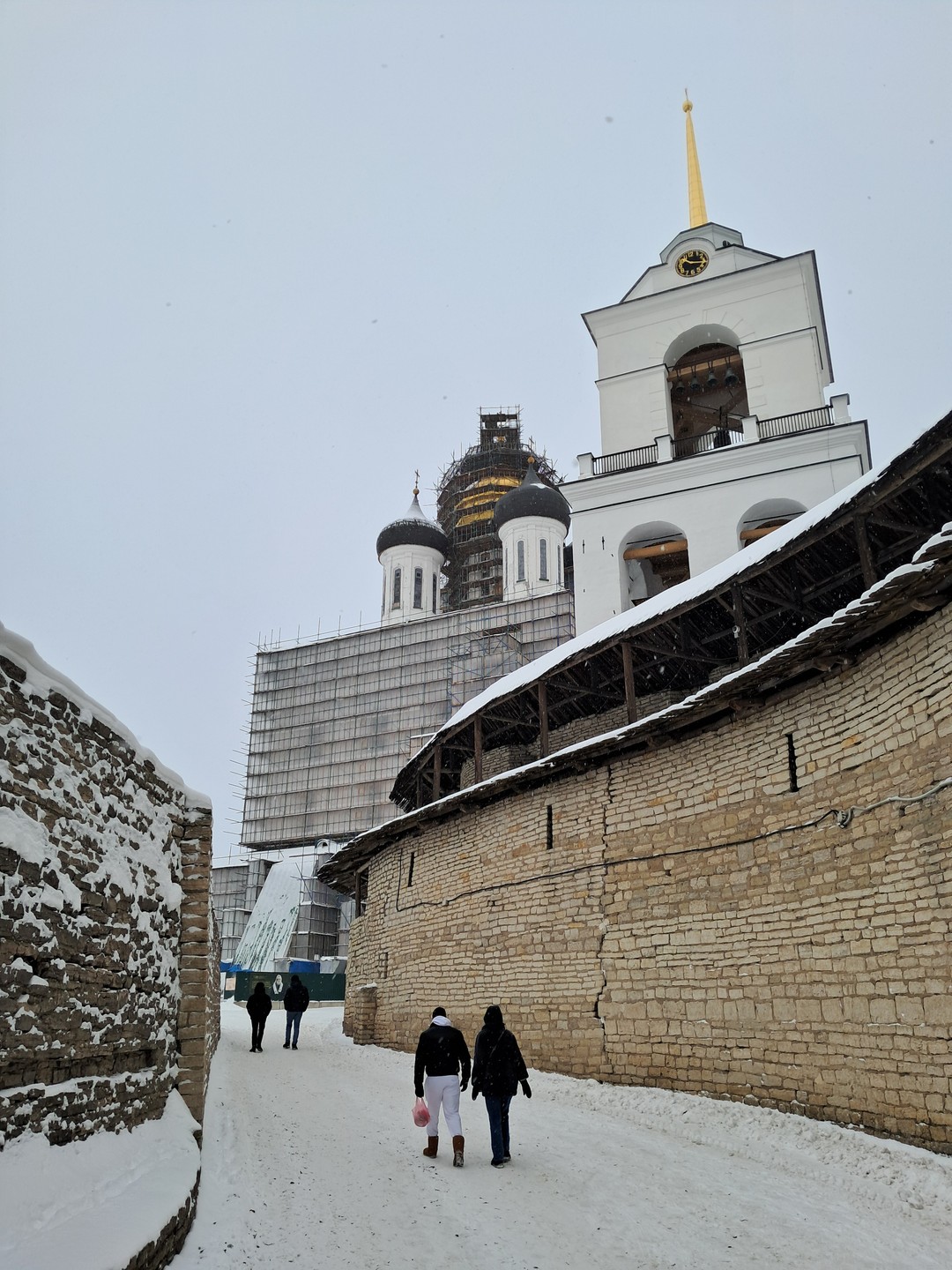 Великолепно! Это больше, чем экскурсия! Это одновременно и подробная запоминающаяся лекция, и беседа, и просто приятнейшее