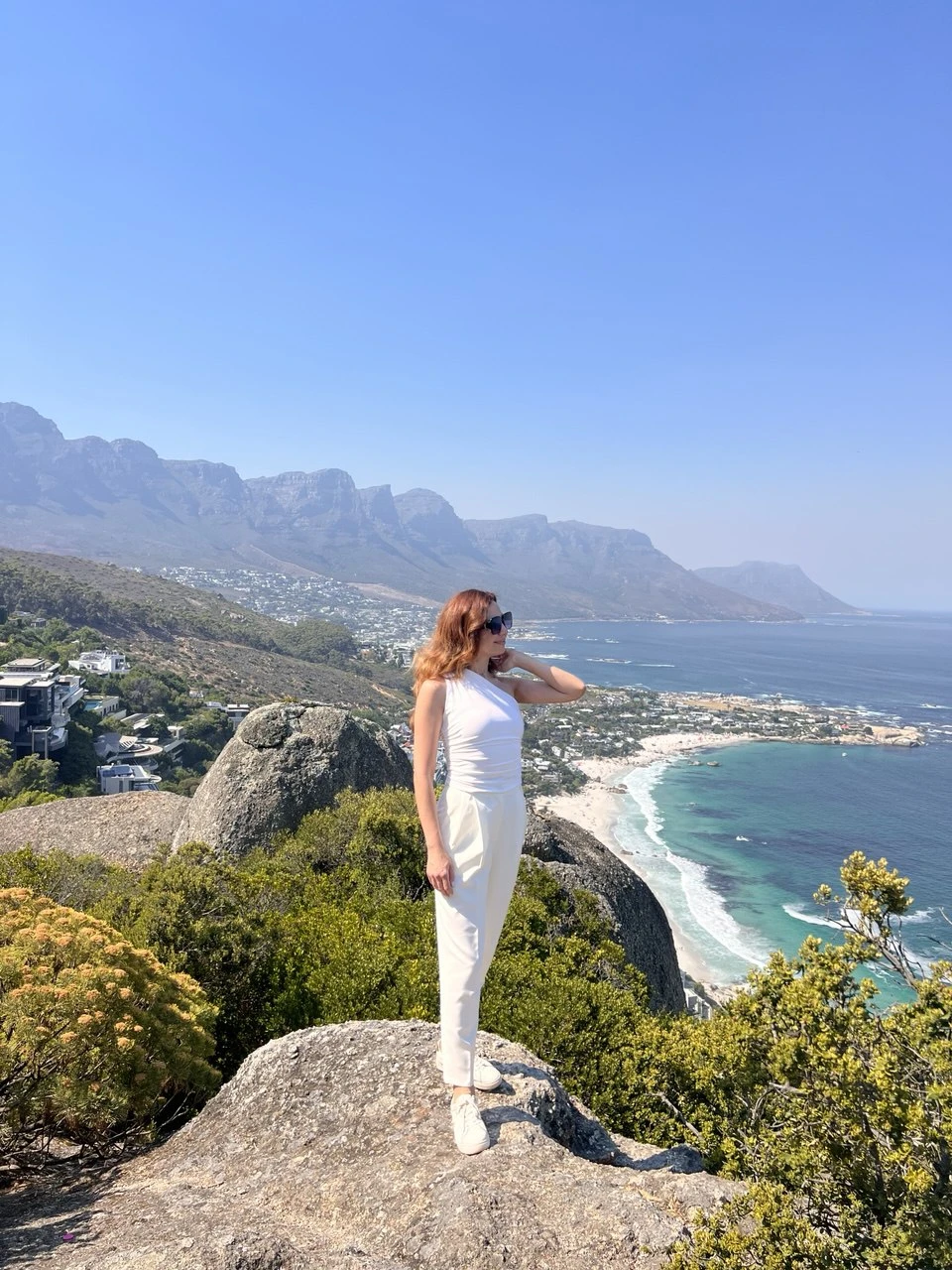 Экскурсию проводил Константин Садченко. Практически 12 часов мы ездили по локациям, и Константин рассказал всю историю