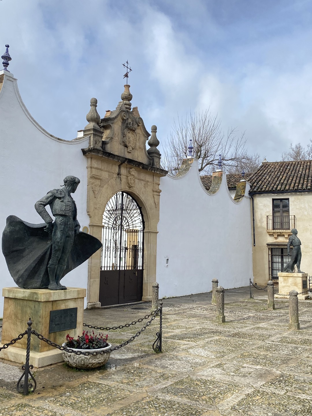 Потрясающая экскурсия. Нам очень повезло с погодой, учитывая дождливый сезон. Всю дорогу слушали интересные факты про