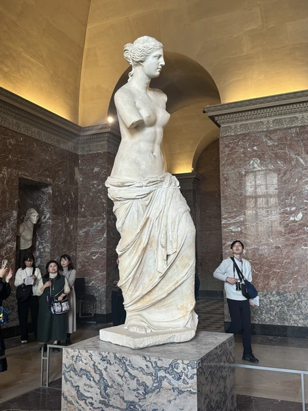 Огромное спасибо за потрясающую экскурсию! Наш гид Людмила провела очень интересную индивидуальную экскурсию по Лувру! Сумела