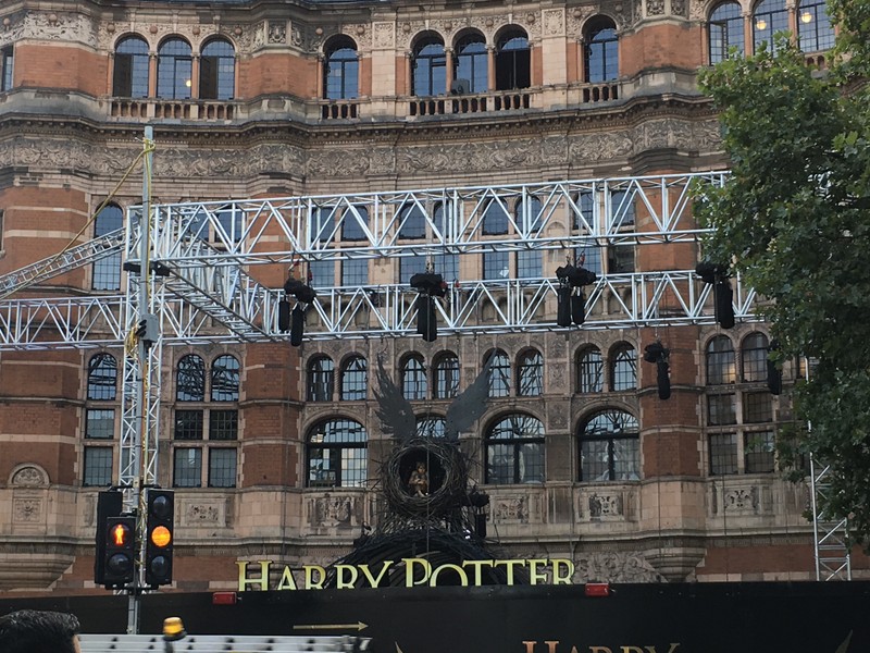Гарри Поттер на улицах Лондона