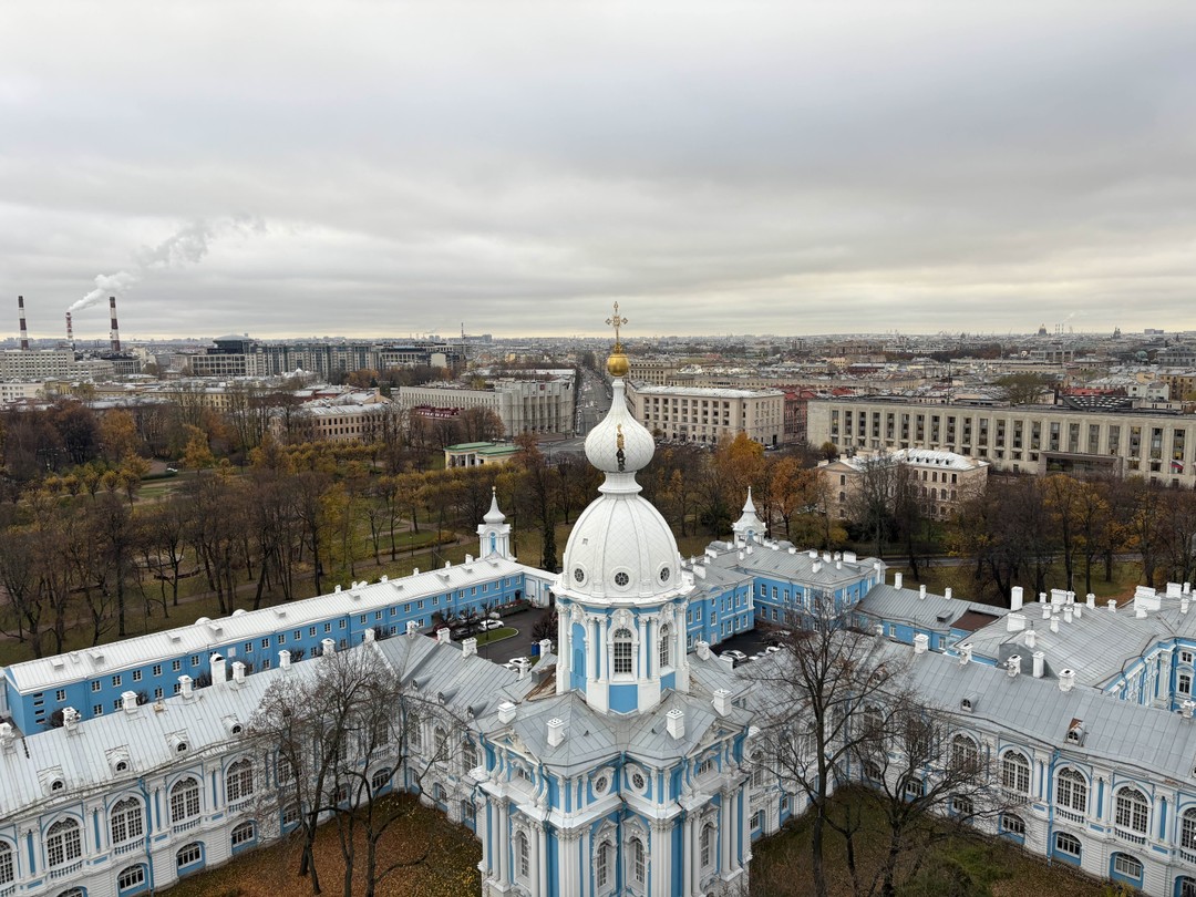 Смольный за 300 лет: от Смольного двора до убийства Кирова (Александра)