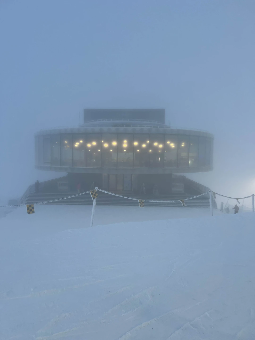 Отличный гид! В пути рассказал о плюсах и минусах горнолыжек Мурманской области, помог выбрать адекватный прокат