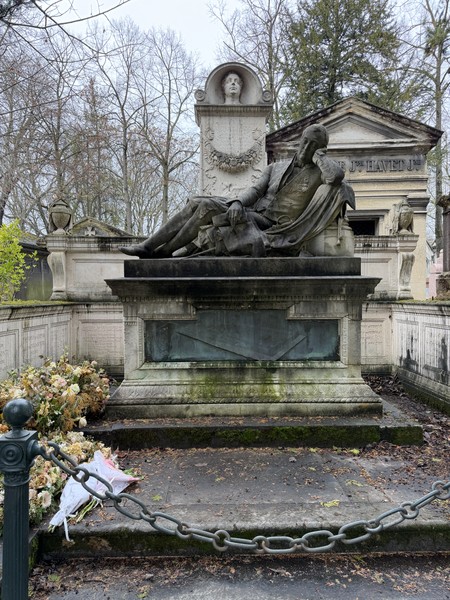 Катарина потрясающий экскурсовод. Если идти на Пер-Лашез, то только с ней. Других вариантов быть не может. Огромное спасибо 🖤🖤🖤