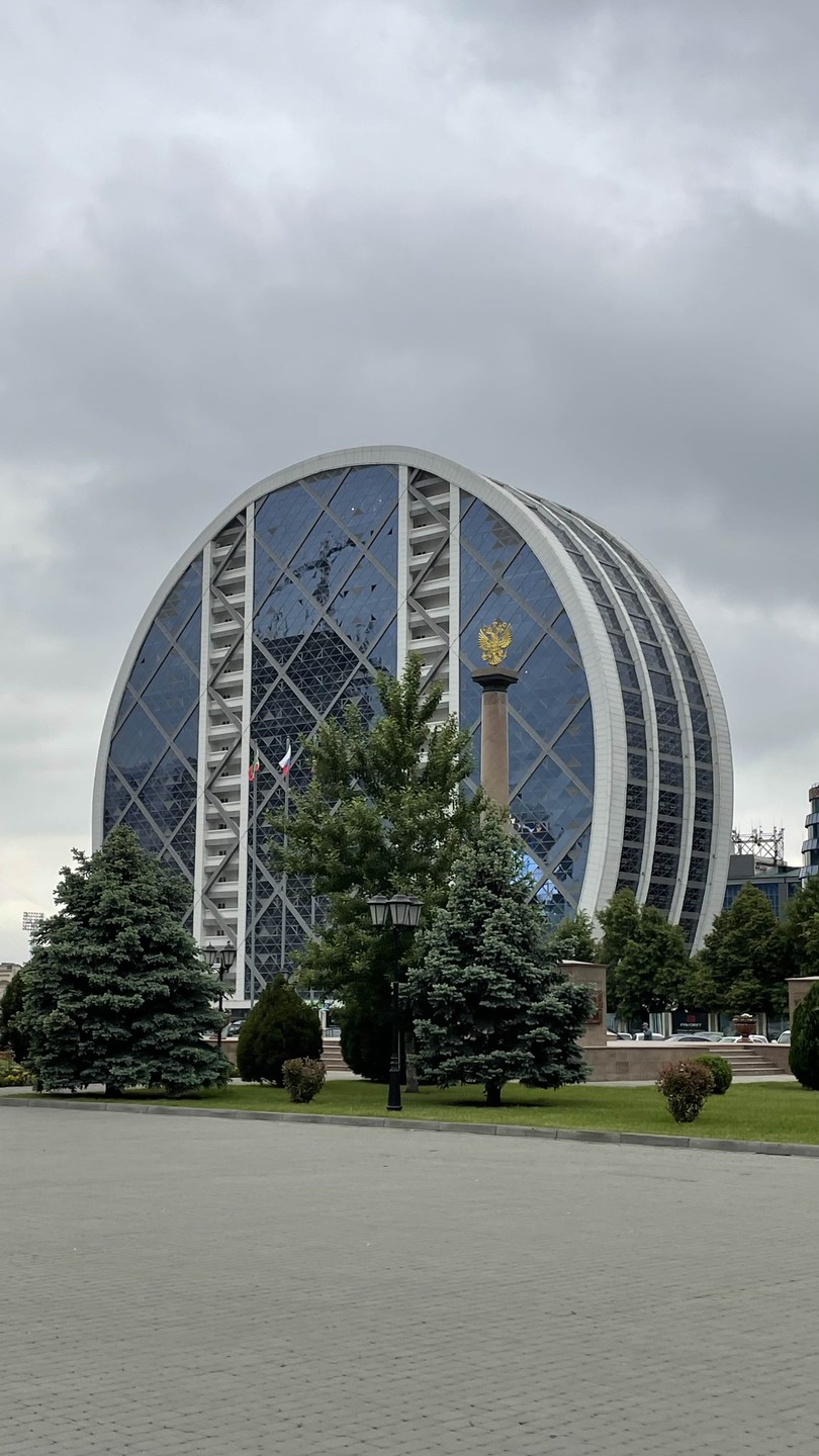 Остались очень довольны экскурсией по Грозному! Бонусом получили подробный рассказ про мемориал славы в Ингушетии. Гид