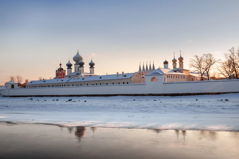 Монастыри Тихвина: из Петербурга - к чудотворным иконам