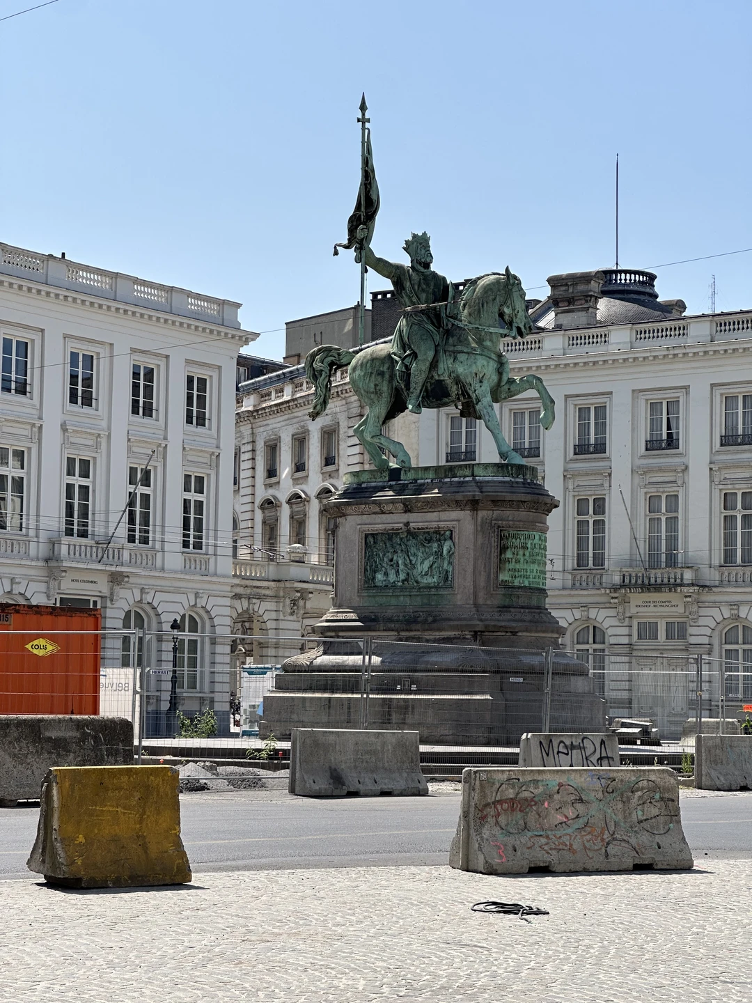 Экскурсия прошла весело и непринуждённо. Полина доступно и интересно рассказала об исторических фактах города. Провела по