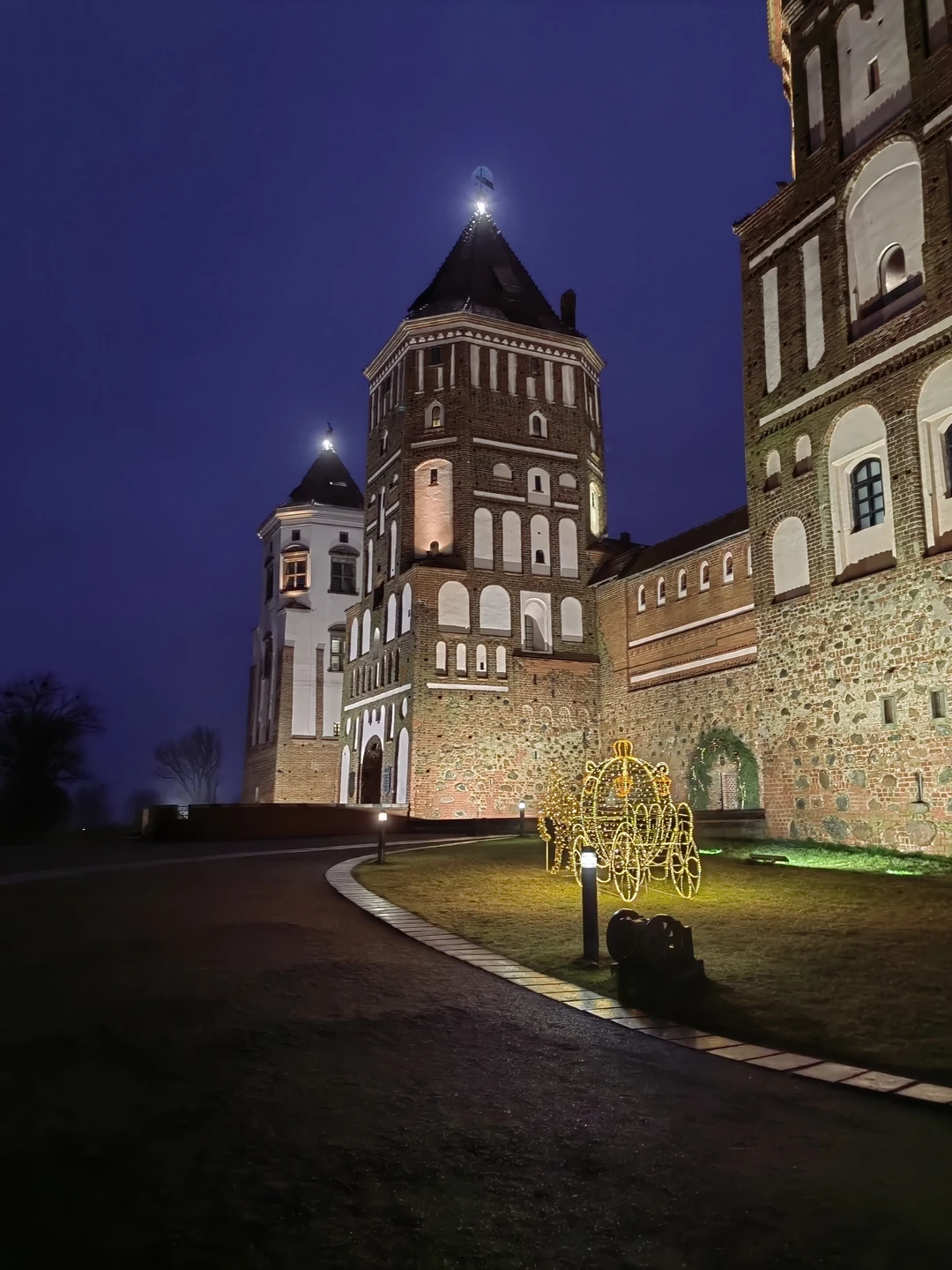 Замки Беларуси: групповая экскурсия в Мир и Несвиж из Минска (Евгений)