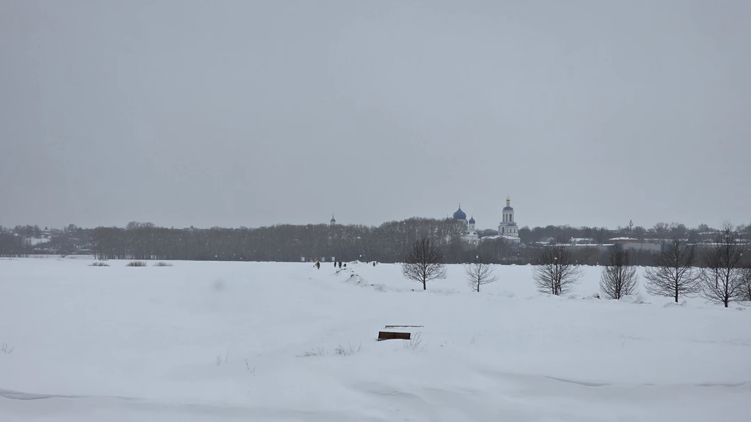 Нам очень повезло, что гидом у нас была Елена. Она грамотно продумала маршрут. На улице было