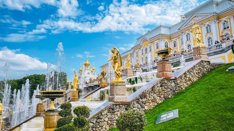 Нижний парк Петергофа: оранжерея, дворцы, фонтаны