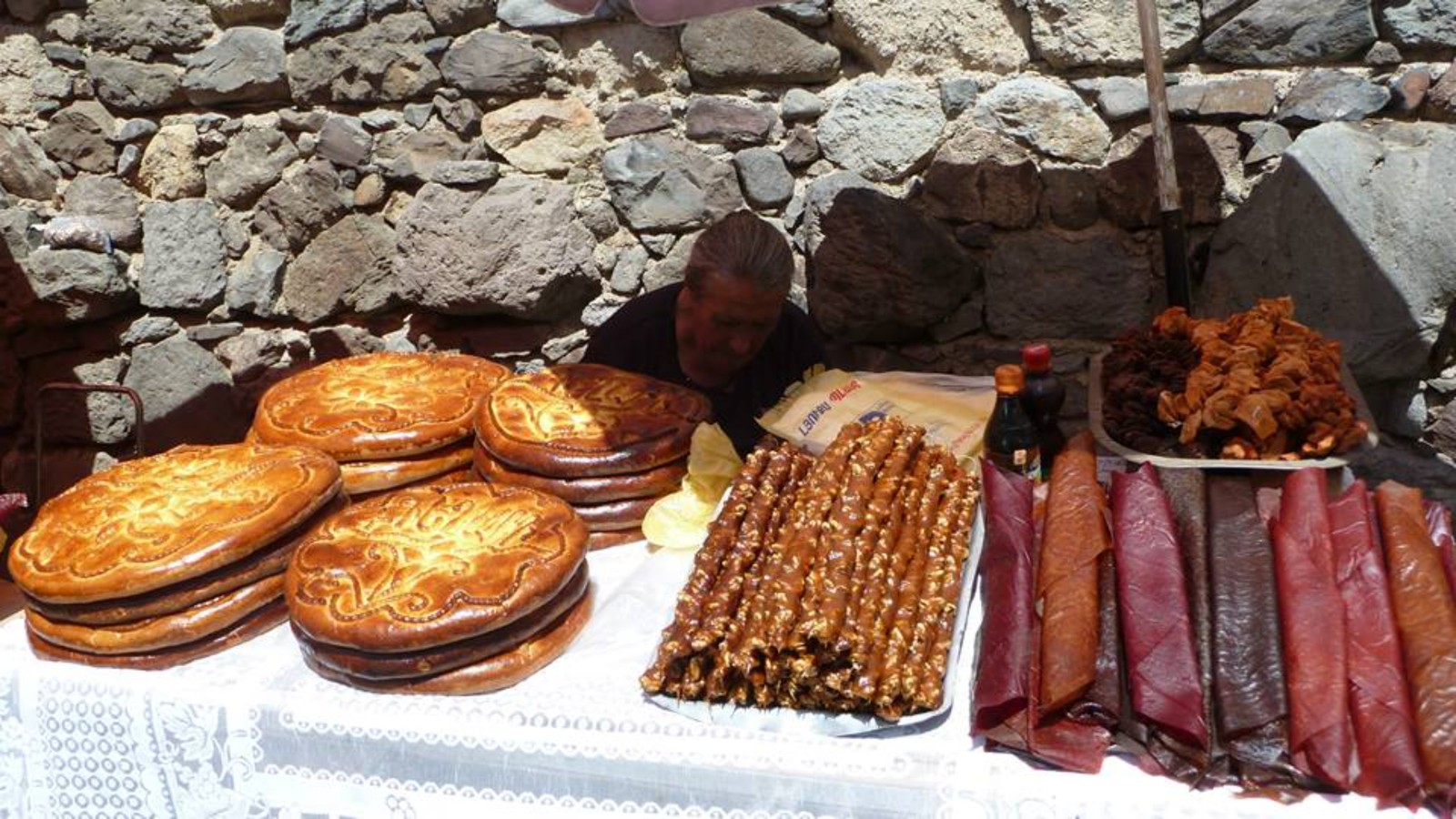 Каменная симфония Гарни, скальный Гегард и обед на озере Севан