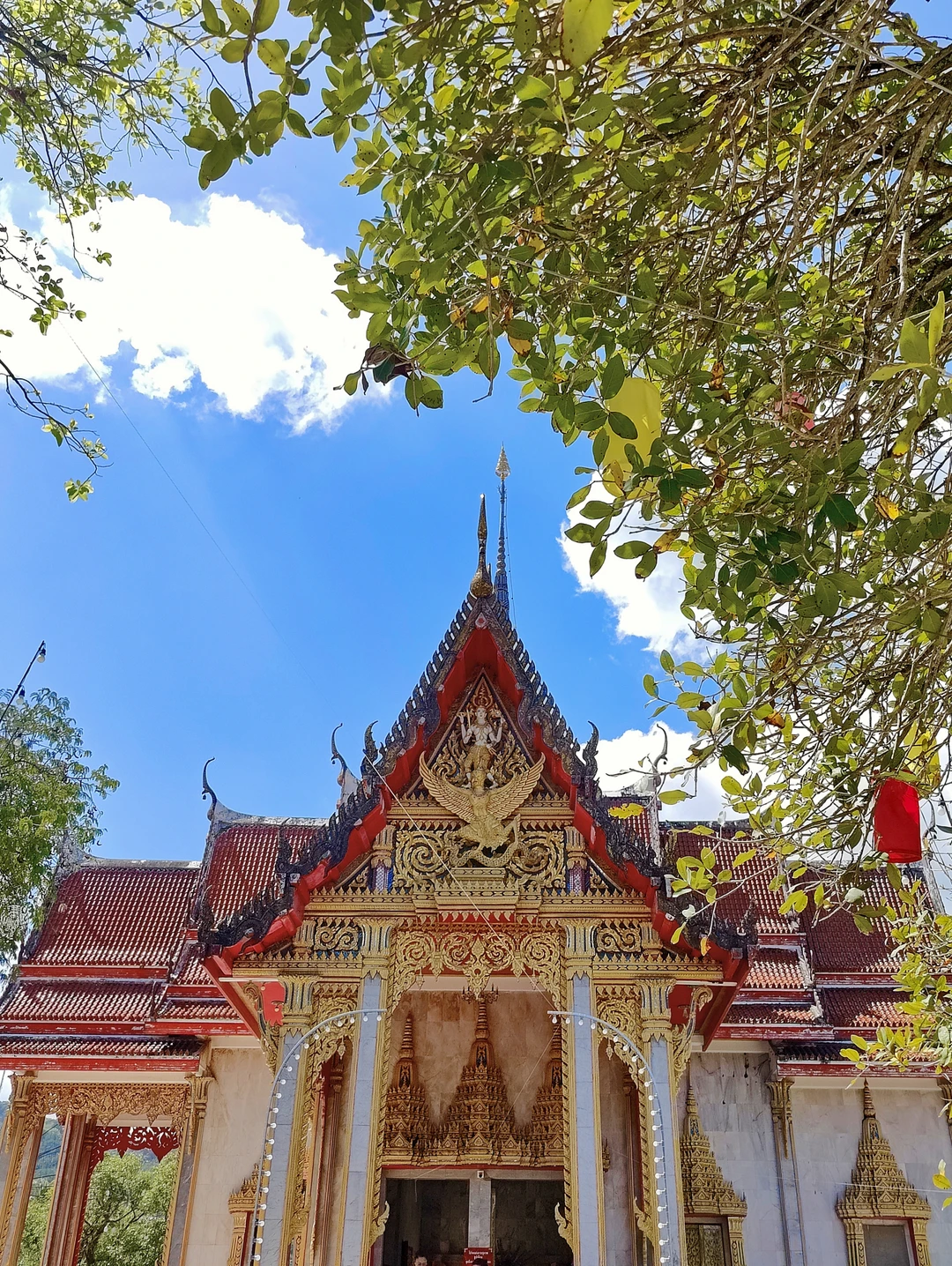 Владимир провёл чудесную экскурсию по буддистским храмовым комплексам и интересным местам. Ездили в комфортабельном авто с