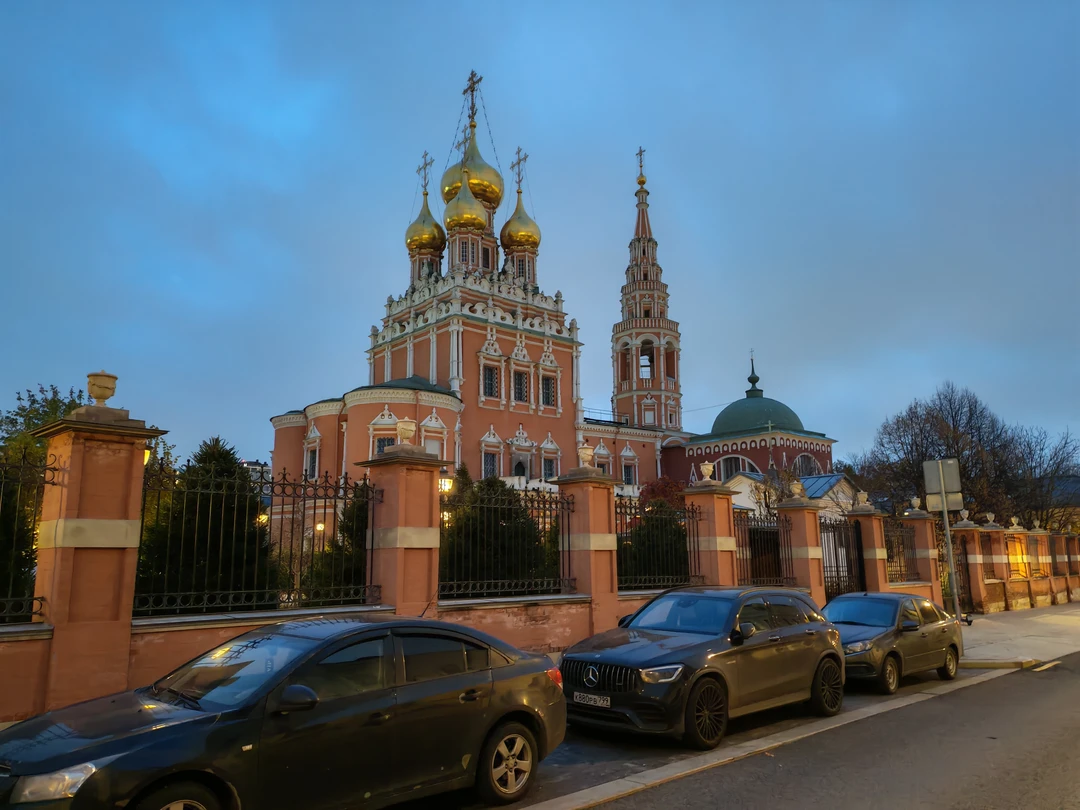 Всей нашей группе понравилась экскурсия, было очень интересно узнать истории возникновения и строительства этого района города