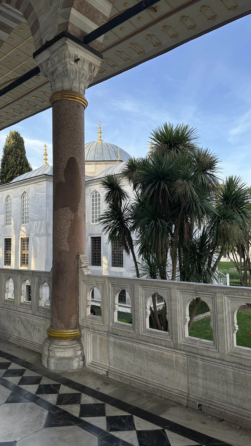 От экскурсии остались в восторге!! Рашид не только интересно рассказал обо все, но и сделал кучу красивых фото и видео! Рекомендую 100%