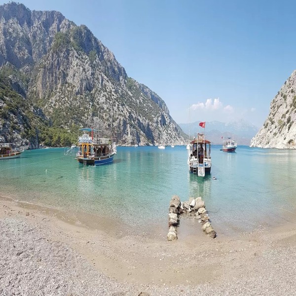 Морская прогулка на яхте к бухтам Аксеки, Порт Дженевис и Корсан