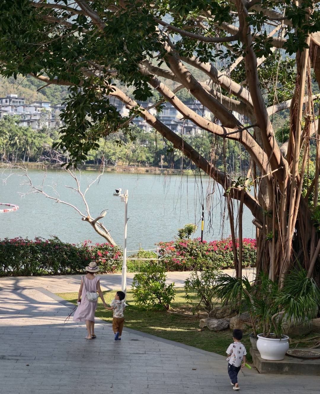 Путешествие вдоль восточного побережья Саньи определенно стоило того! Залив Циншуй был невероятно расслабляющим, с прекрасными прибрежными