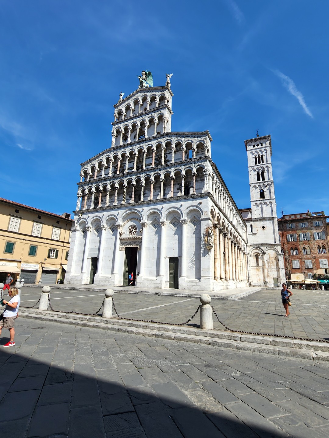 Марианна очень своеобразный экскурсовод