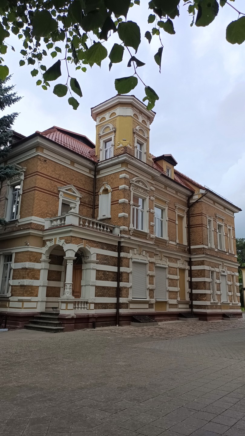 Несмотря на жару экскурсия очень впечатлила, буквально влюбились в Черняховск, это настоящая архитектурная жемчужина области, посмотрели