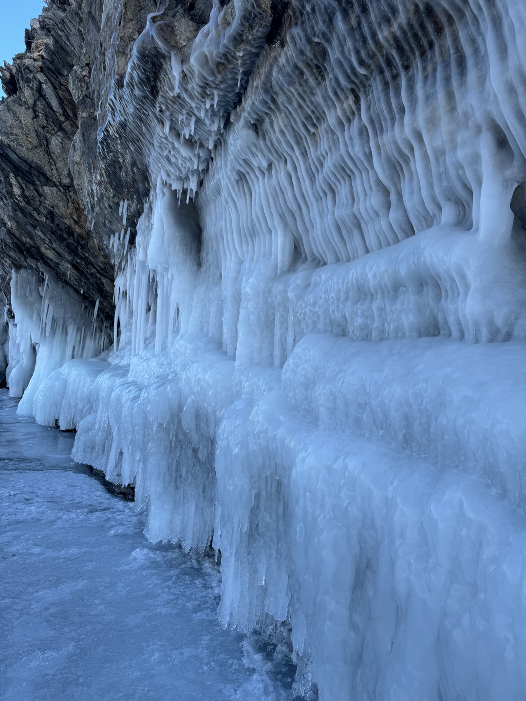 Был на экскурсии на зимний Ольхон, все понравилось, не смотря на погоду был выбран отличный маршрут,