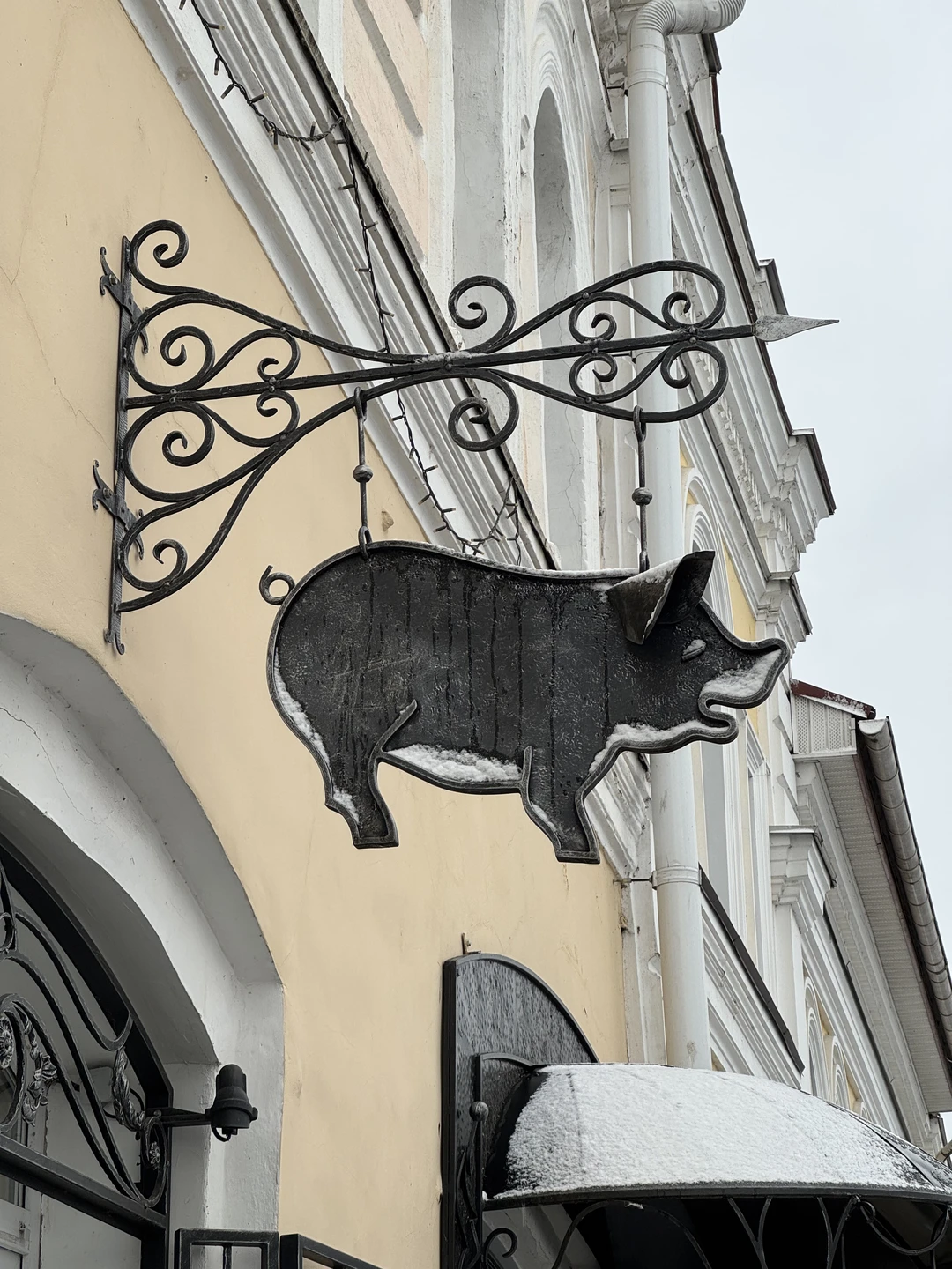 Алексей — прекрасный гид! Приятный, колоритный и, что главное, блестяще знает свой предмет. Он не просто