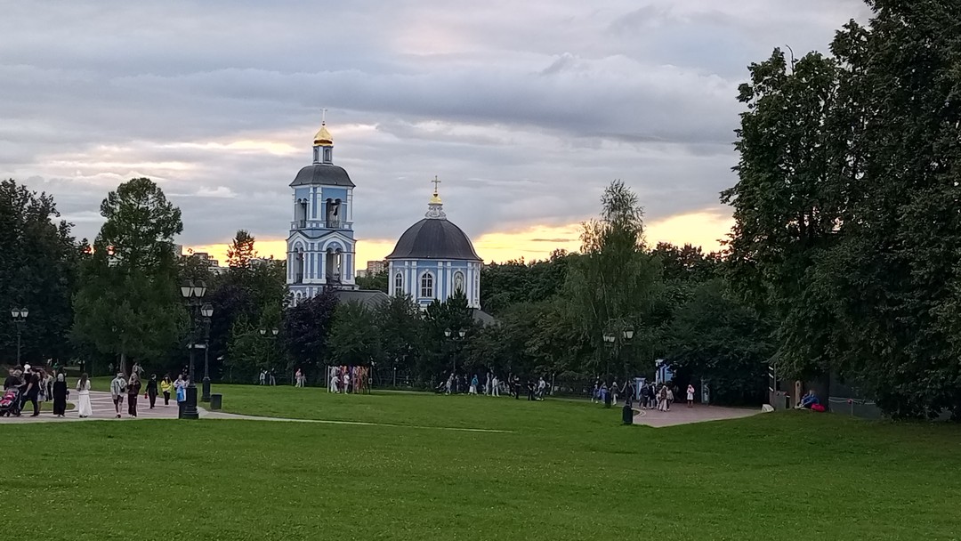 Благодарим Викторию за отличную экскурсию! Несмотря на большое количество людей в честь фестиваля и дождь, всё