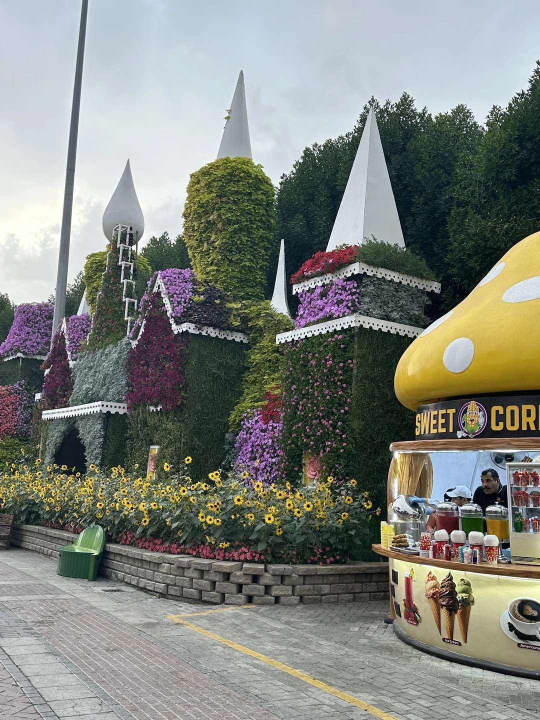 Спасибо большое нашему гиду за первое знакомство с Дубаи!!! У нас этот пункт был пересадочным и