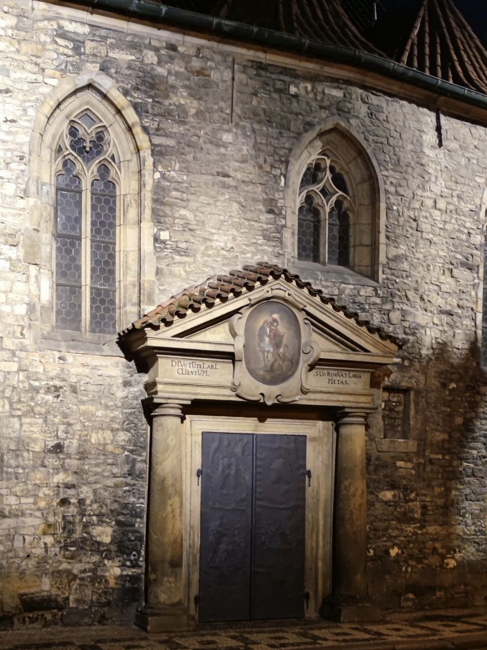 Я гуманитарий, давно живущий в Европе и давно преподающий в университете. Недавно у меня наметилась небольшая