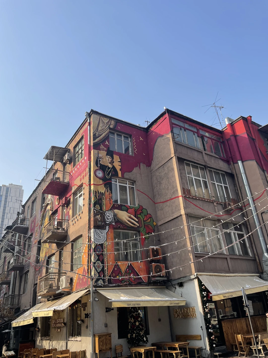 Сегодня гуляли по Еревану с душевным гидом Гургеном. Экскурсия понравилась, узнали много интересного и неизвестного нам