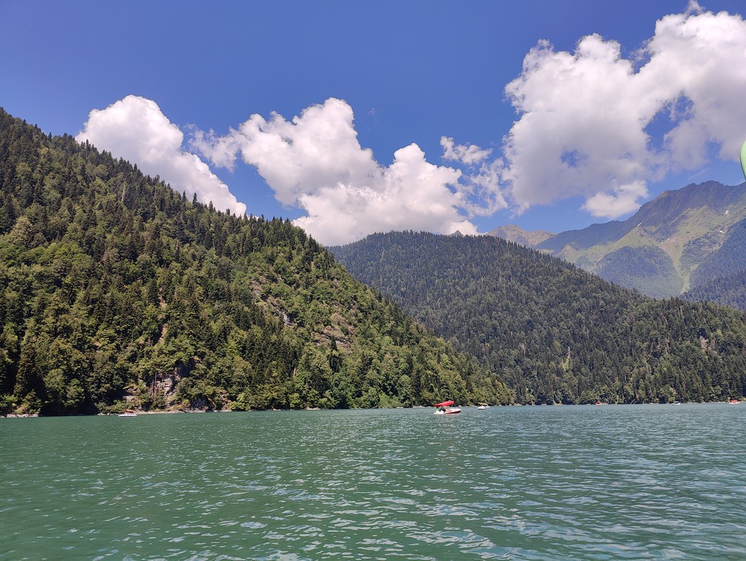 Путешествие на озеро Рица из Гагры (Роман)