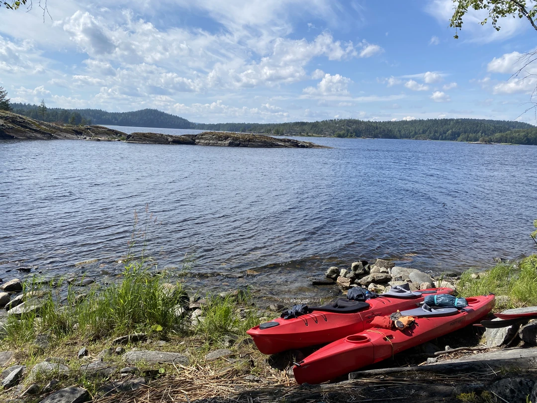 Это был наш первый опыт подобной прогулки и мы остались в восторге. Получился действительно день наедине с природой: вода, небо и чистота мыслей))