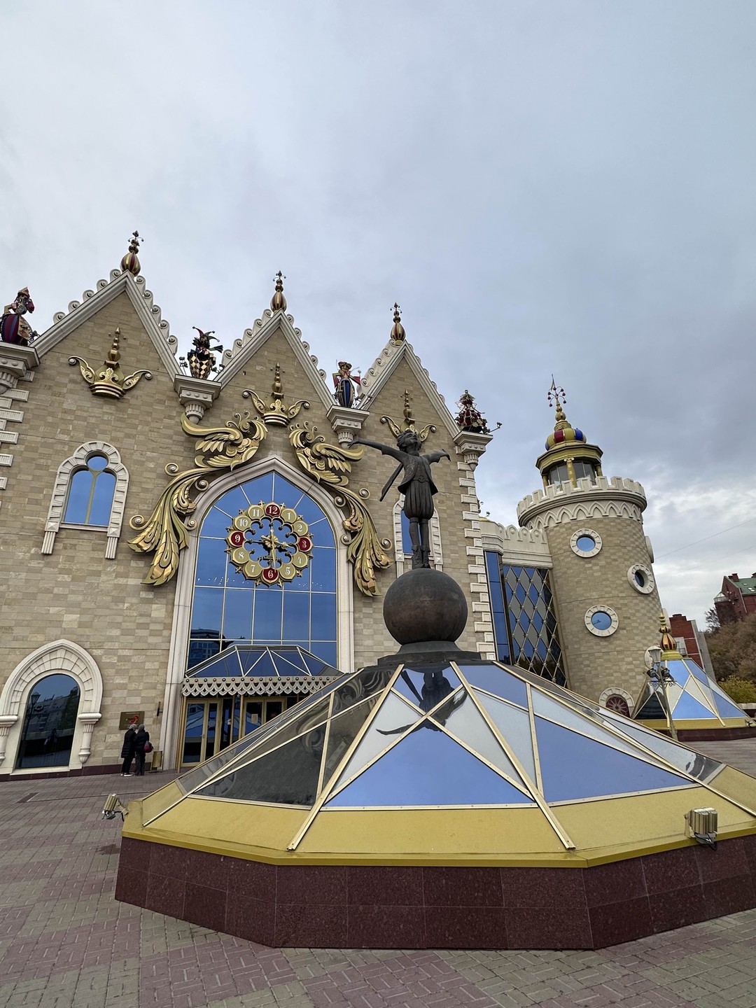 Прогулялись с Ириной по исторической части города, узнали много интересных фактов об истории и архитектуре Казани