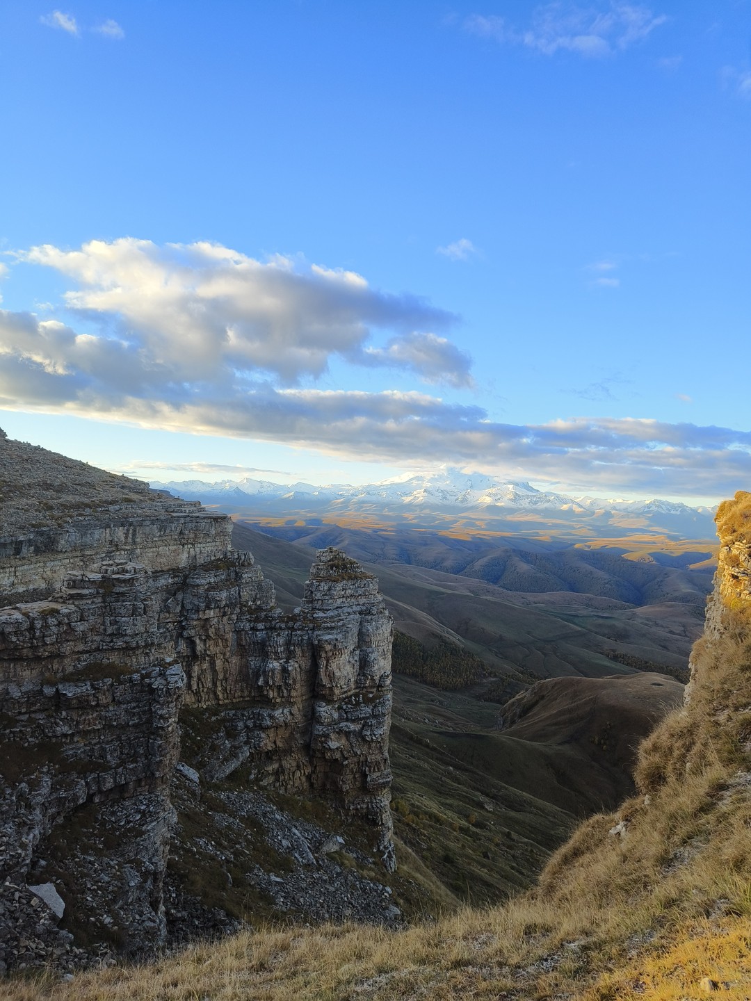 Ездила 1.10.25 на рассвет. Атмосфера, организация - всё отлично! Поселилась в Пятигорске, забрали прямо оттуда. Место