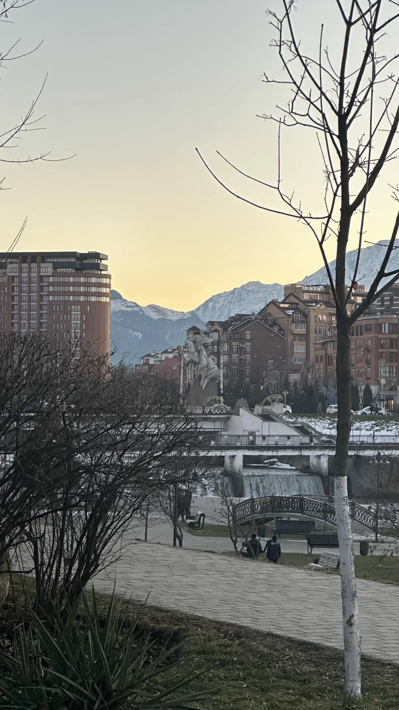 Очень понравился вечер, именно вторая часть. Знакомство с культурой и традициями. По еде не скажу, что