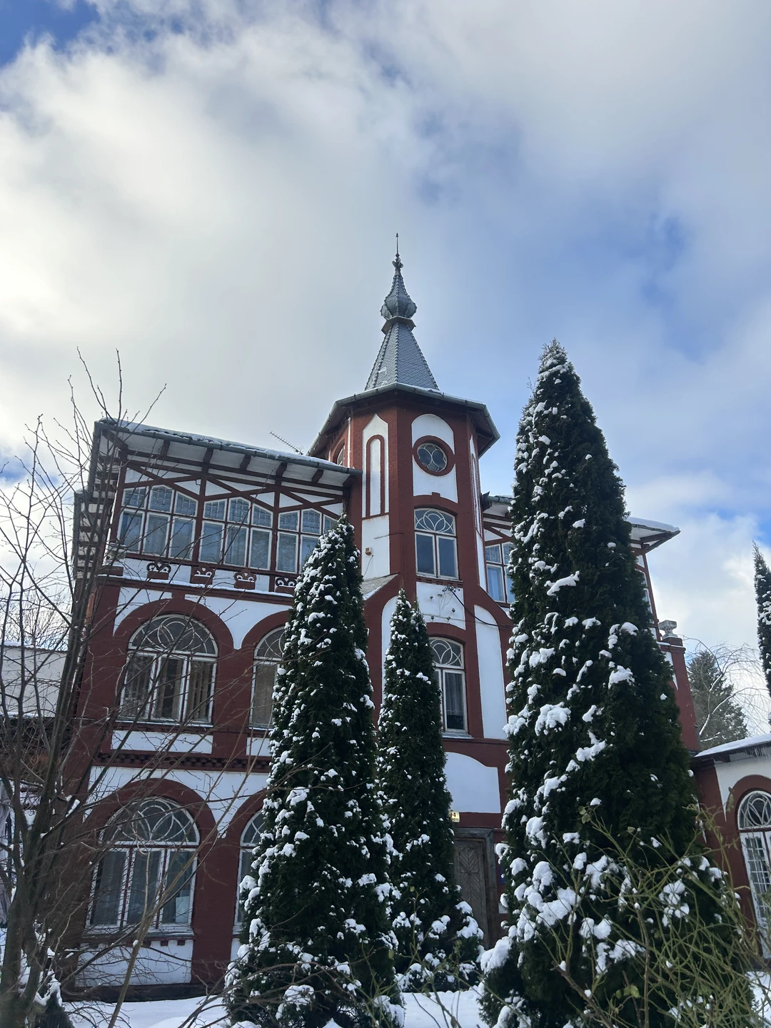 Спасибо большое за экскурсию! Юрий очень быстро принял заявку и вышел на связь практически моментально, подъехал