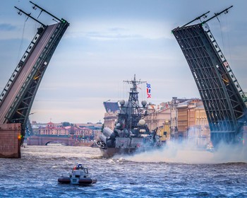 Свободный день: просмотр парада, участие в празднике