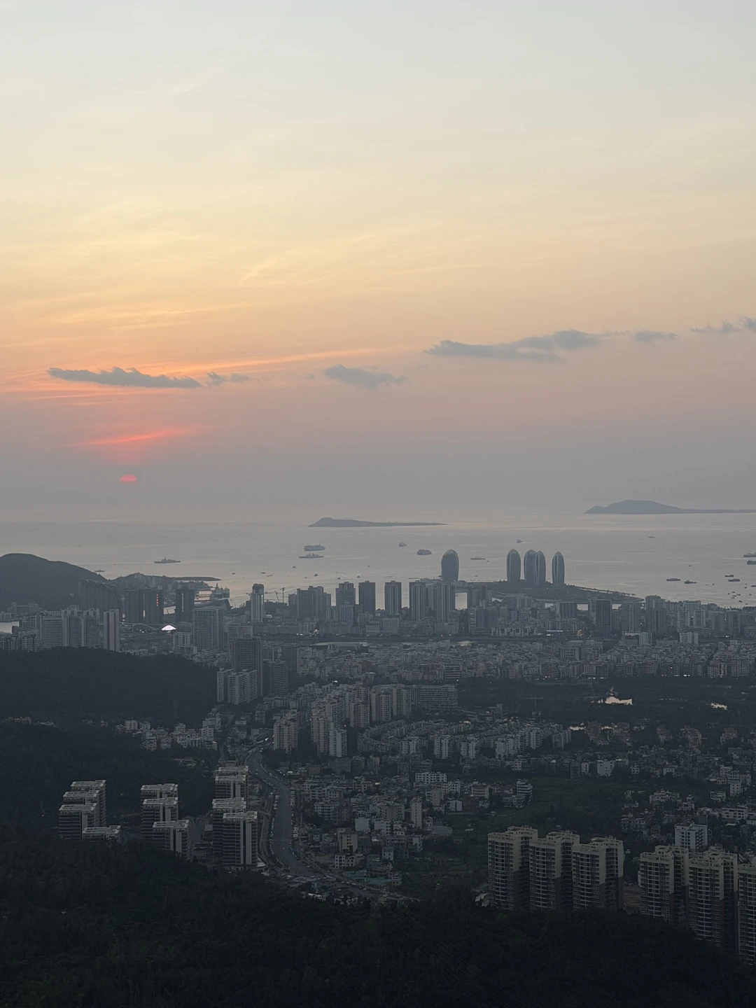 Андрей хорошо работает, показал город, отличный автомобиль