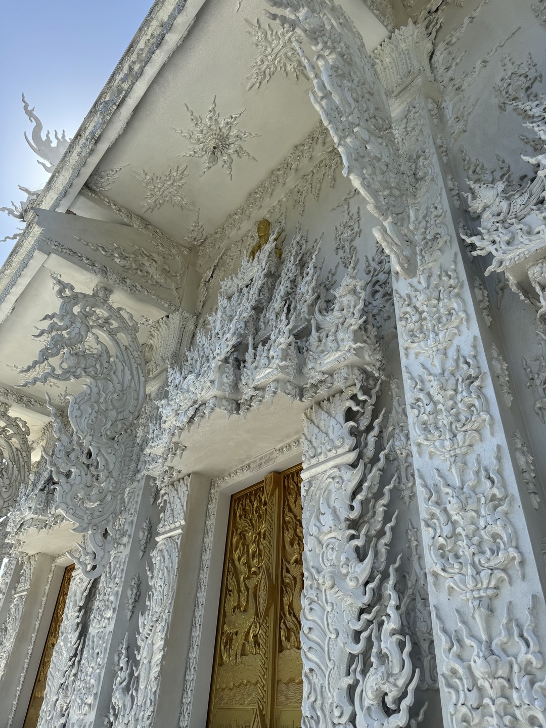 Однозначно рекомендуем Владимира! Человек эрудированный и очень комфортный в общении. Время пролетело незаметно. Владимир прекрасно знает