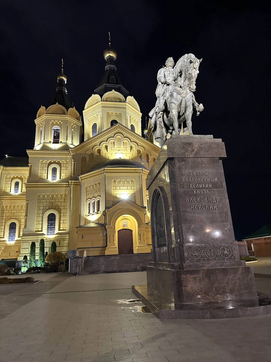 Отличный опытный отзывчивый экскурсовод! Советую!!!