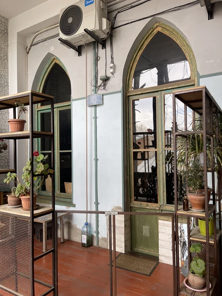 Волшебная экскурсия с чудесной Медеей по старинному району Сололаки! Почти четыре часа пролетели незаметно. Прогулка с