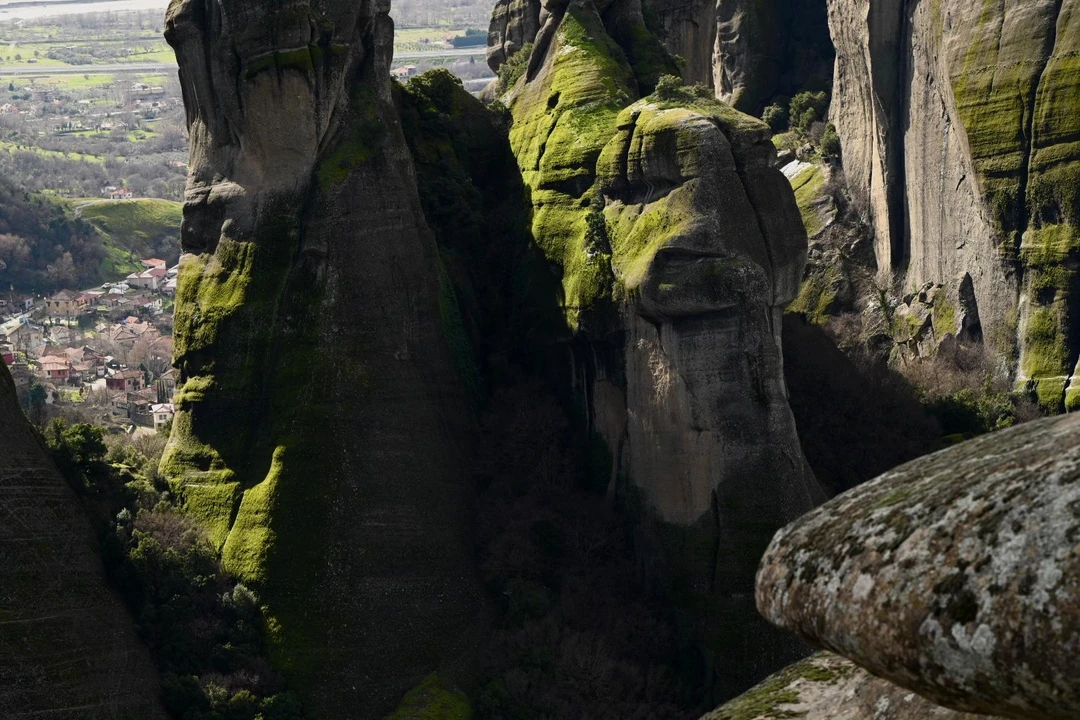 Были на экскурсии с Никосом семьёй из трёх человек. Всё было великолепно. В машине комфортно, дорога