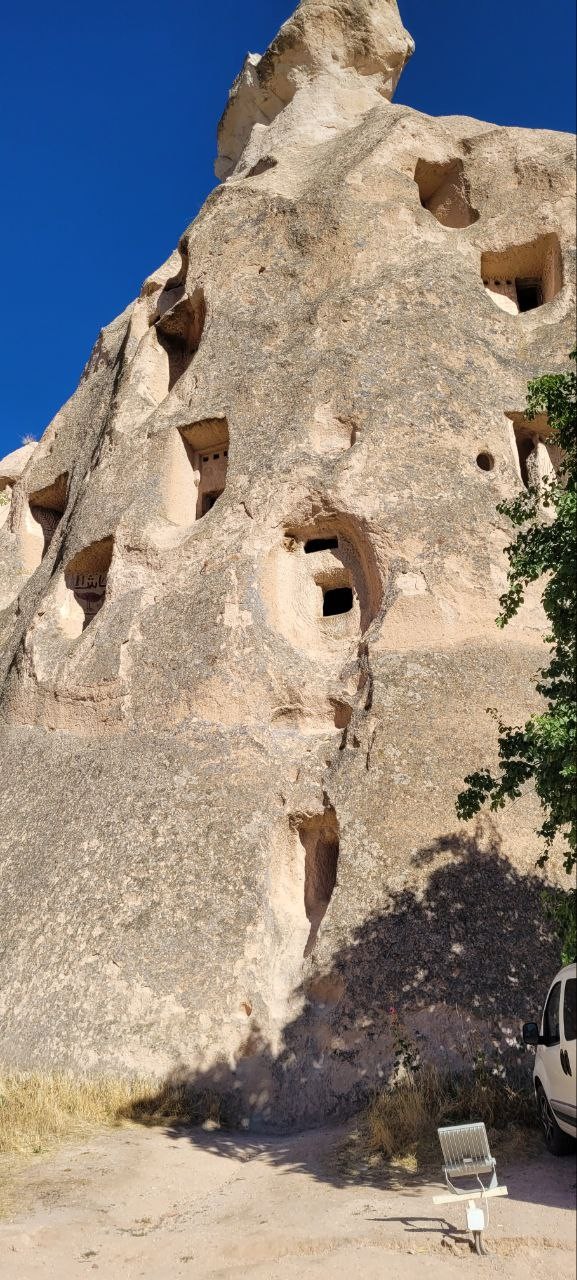 В сентябре были на экскурсии Калейдоскоп Каппадокии, экскурсовод Султан очень начитанный, профессиональный экскурсовод. Очень деликатно и