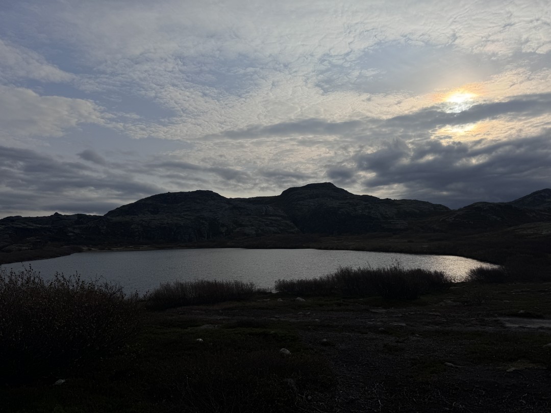 Хочется выразить огромную благодарность нашему экскурсоводу Денису! Человек действительно спец в своем деле. Утром согласно договорённости,Денис