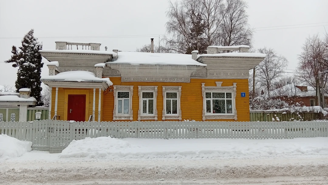 Прекрасная экскурсия и прекрасный экскурсовод. Провели, в том числе, по таким местам, которые бы сам и не нашёл бы