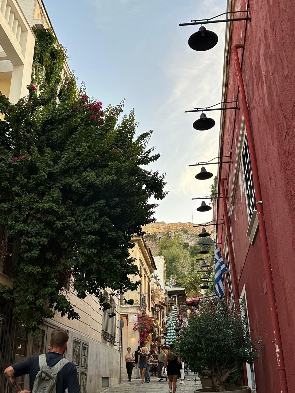 Экскурсия с Александром прошла интересно и комфортно. До её начала мы согласовали удобное время и место