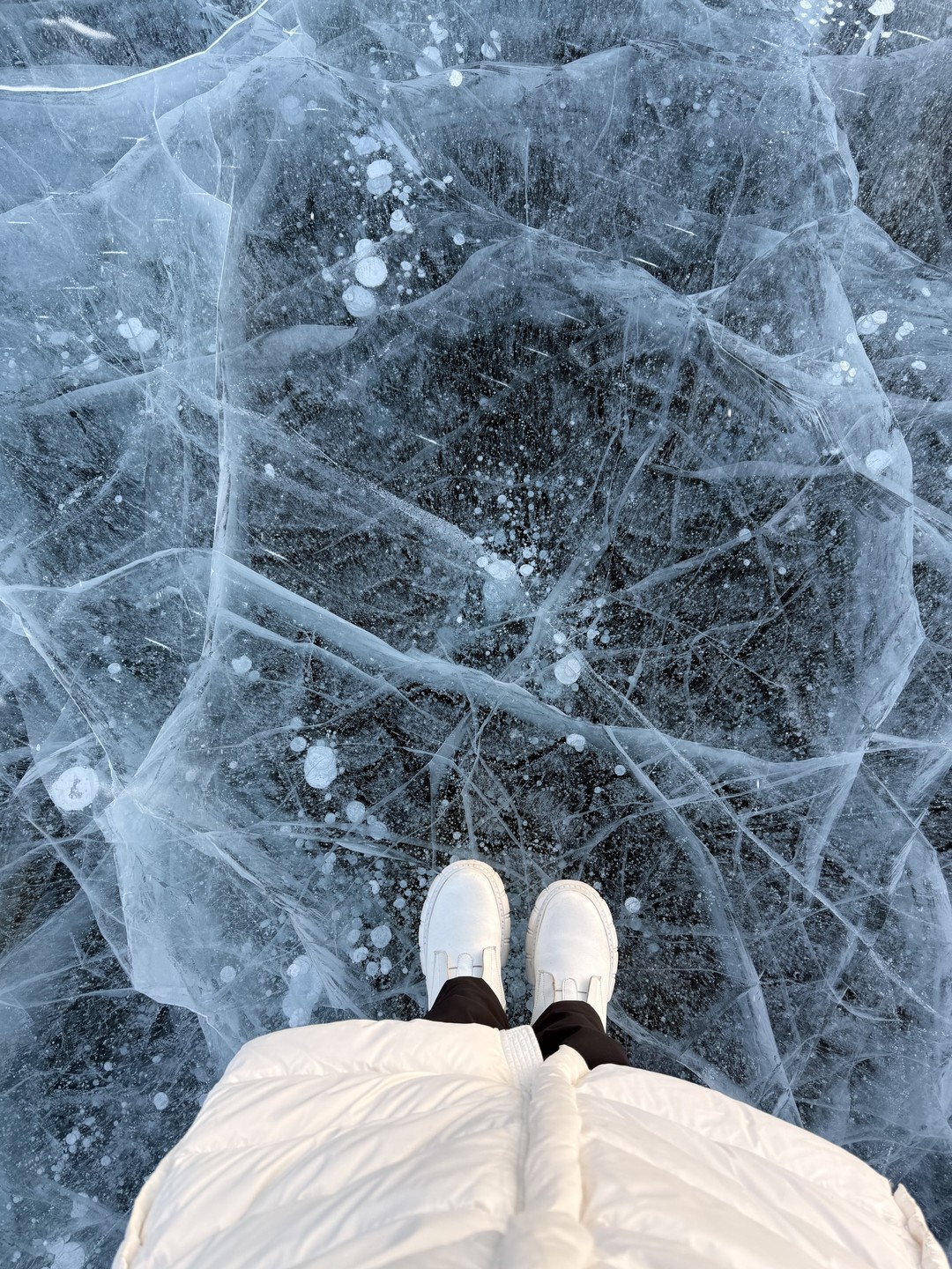 Нам все понравилось. Илья молодец, сварил нам хорошую уху из омуля. Машина теплая, удобная. Все прошло отлично
