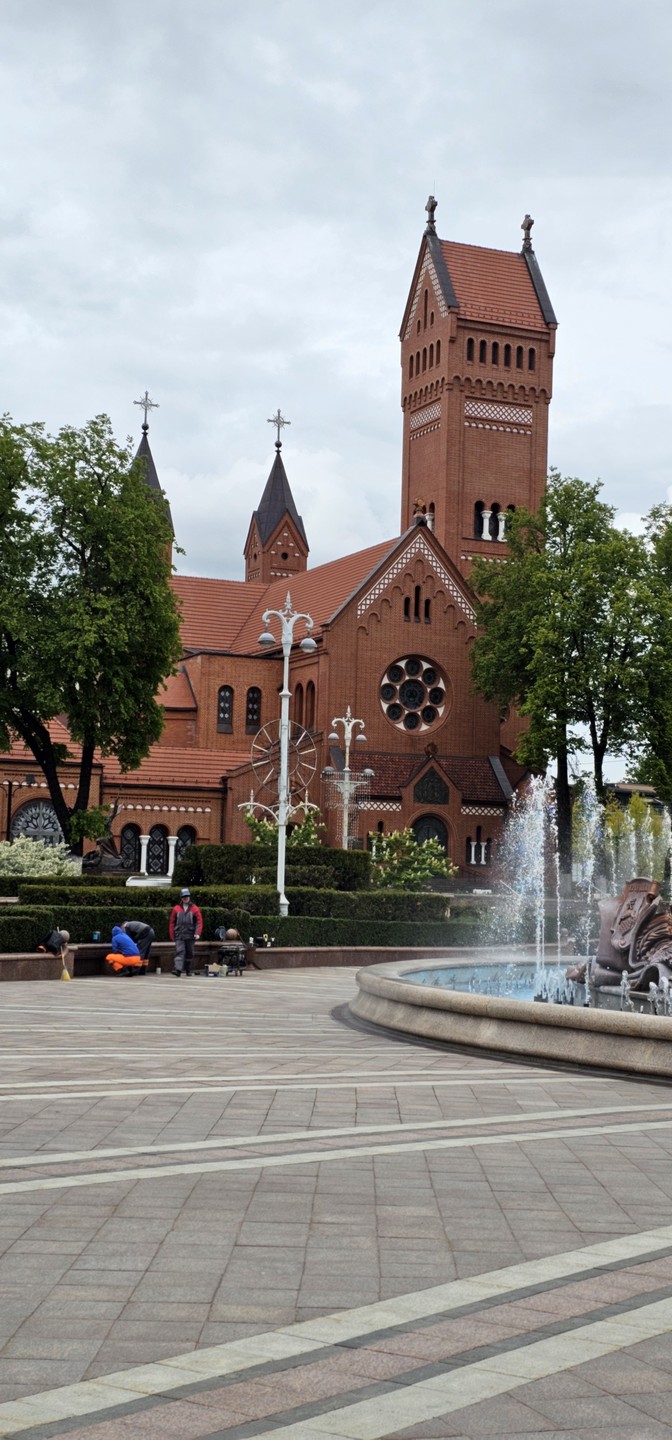 15.05 были на экскурсии с гидом Натальей. Очень понравилась прогулка, после рассказа гида сразу совсем другими
